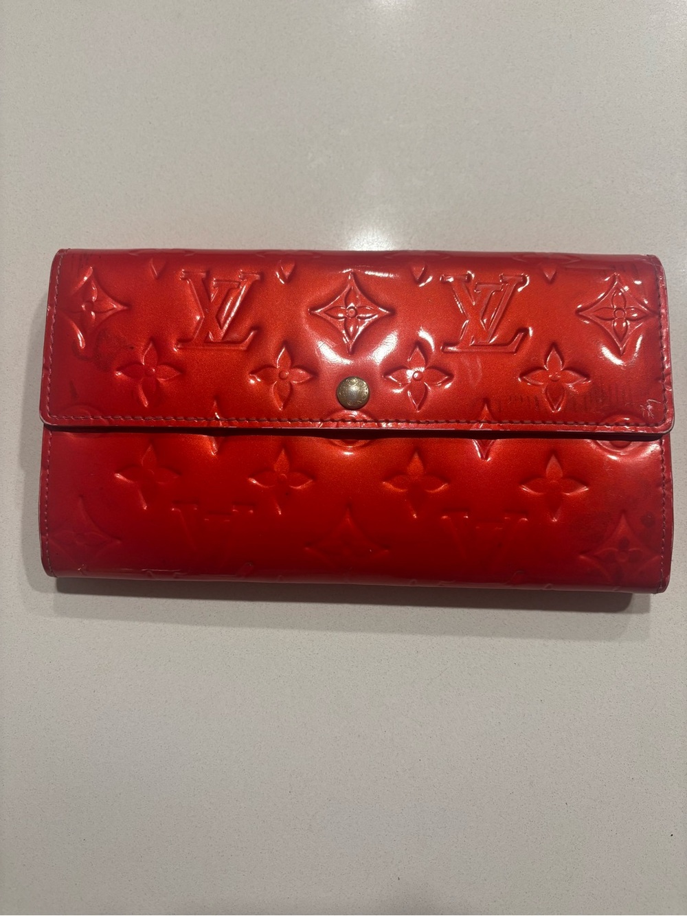 Louis Vuitton Red Vernis Monogram Vintage Sarah Wallet Pink Interior